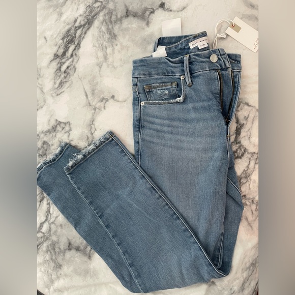 Brand New - GOOD AMERICAN GOOD CLASSIC SLIM STRAIGHT JEANS | INDIGO352 / SIZE 4 - Picture 8 of 8